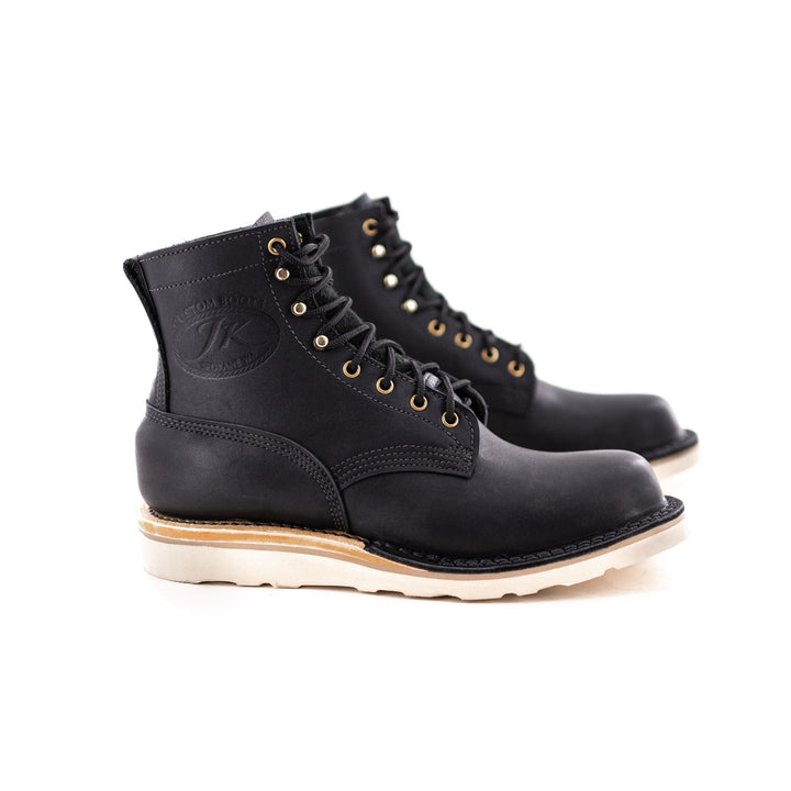 side profile of a piar of Forefront (Safety Toe) - Black.