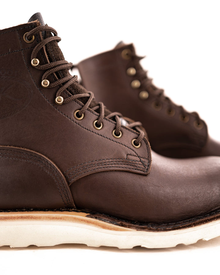 close up of the eyelets and gold hooks on the Forefront (Safety Toe) - Brown.