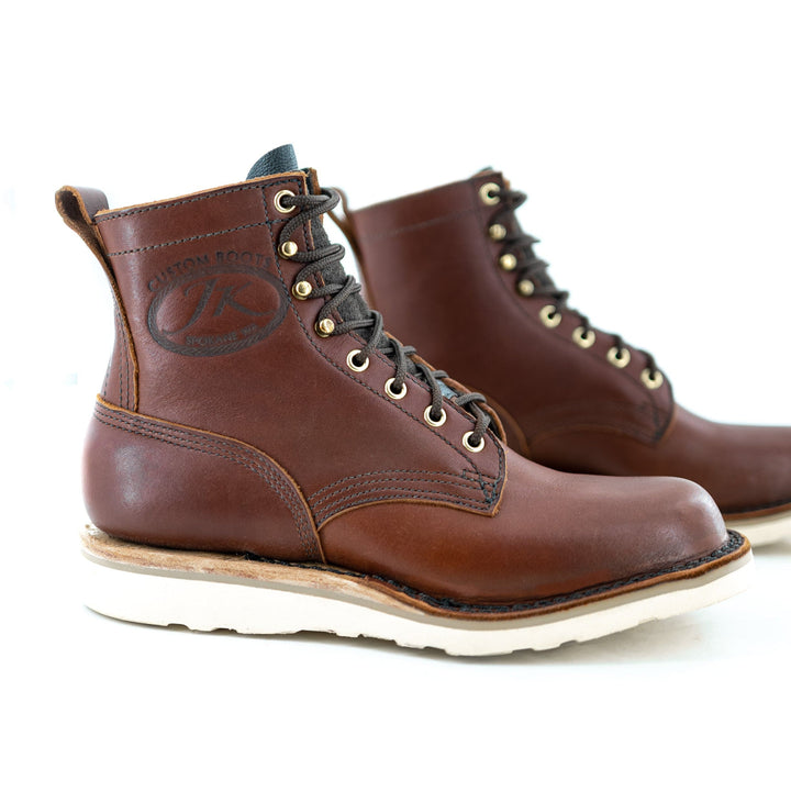 clear view of the lacing and gold eyelets and hooks on the Forefront (Safety Toe) - Redwood.